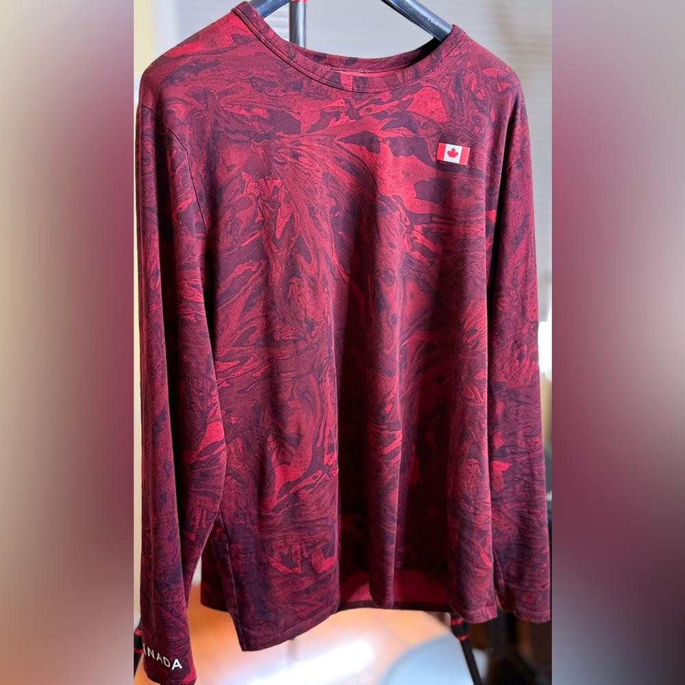 GORGEOUS LULULEMON OLYMPIC 
Long sleeve Shirt !!!